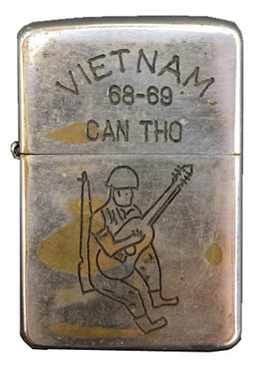 【ZIPPO】ジッポー：ベトナムZIPPO/1968年製造品 兵士とギター